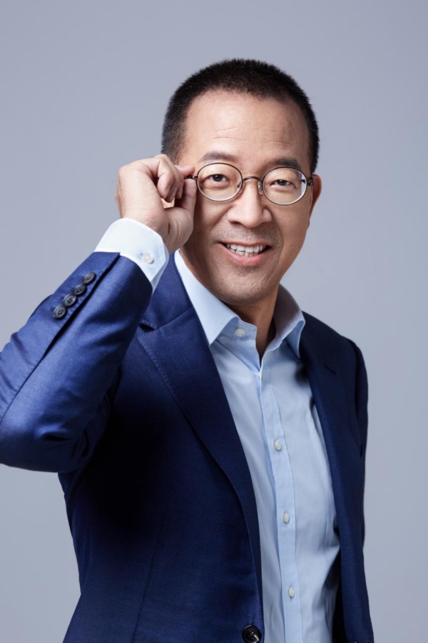 盈股网在线 俞敏洪出书分享亲身经历 勉励年轻人“做自己的追光者”